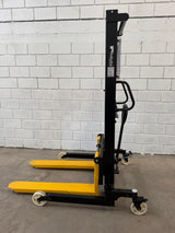 Apilador Manual Ajustable  1 TON hakuba